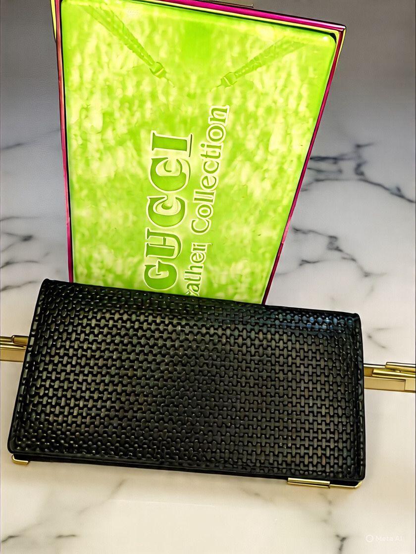 "Gucci Leather Collection Wallet 💼✨